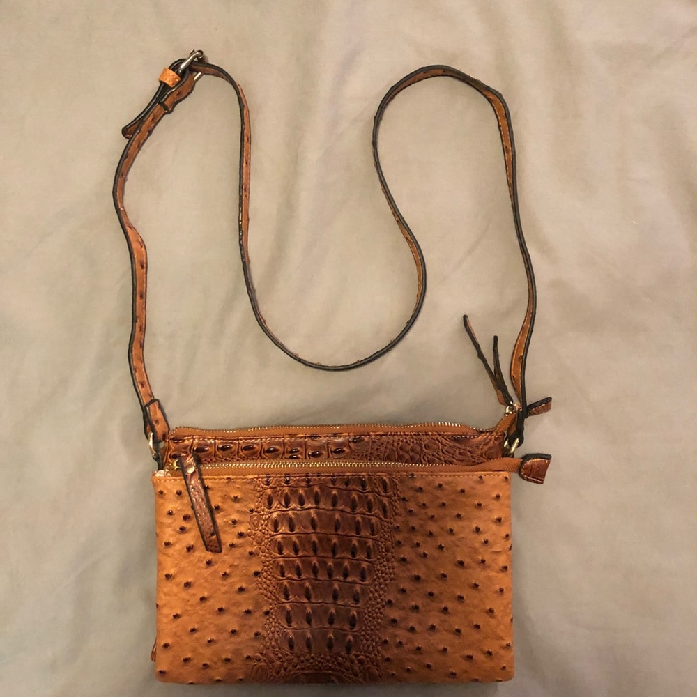 Cute faux leather gator detail.